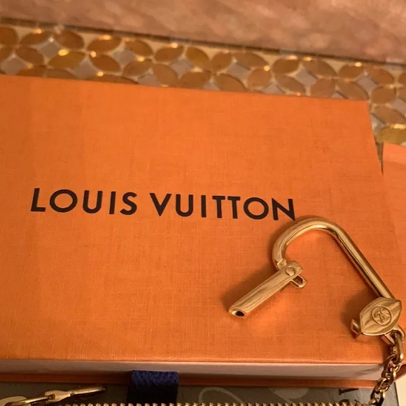 Brand New!! Authentic Louis Vuitton Damier Ebene CanvasCoin Pochette/ Key Pouch. - Picture 11 of 14
